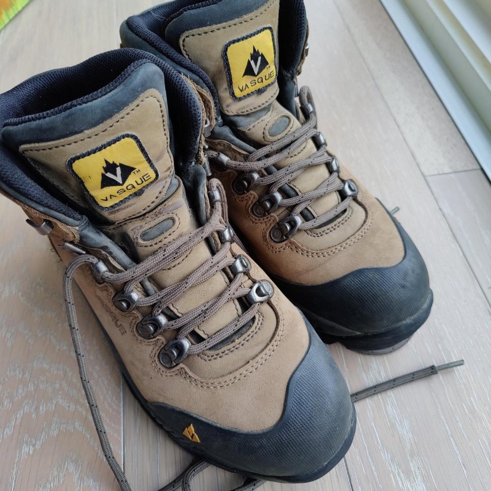 Vasque Womens Hiking boots Tan Size 7.5 Vibram 7177